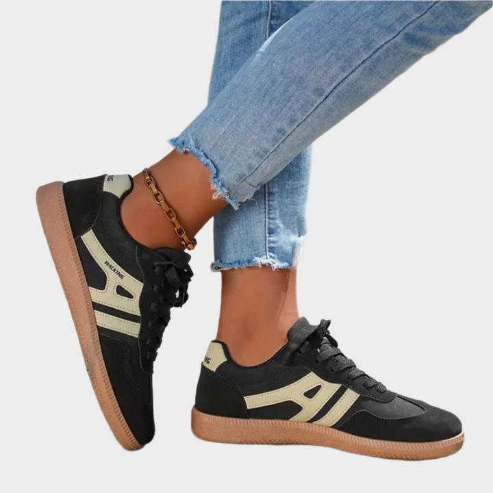 Αθλητικά παπούτσια με ρετρό λεπτομέρειες